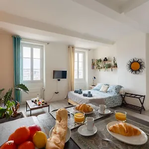 Appartement Vieux-port Vue Basilique Notre-dame, Marseilles